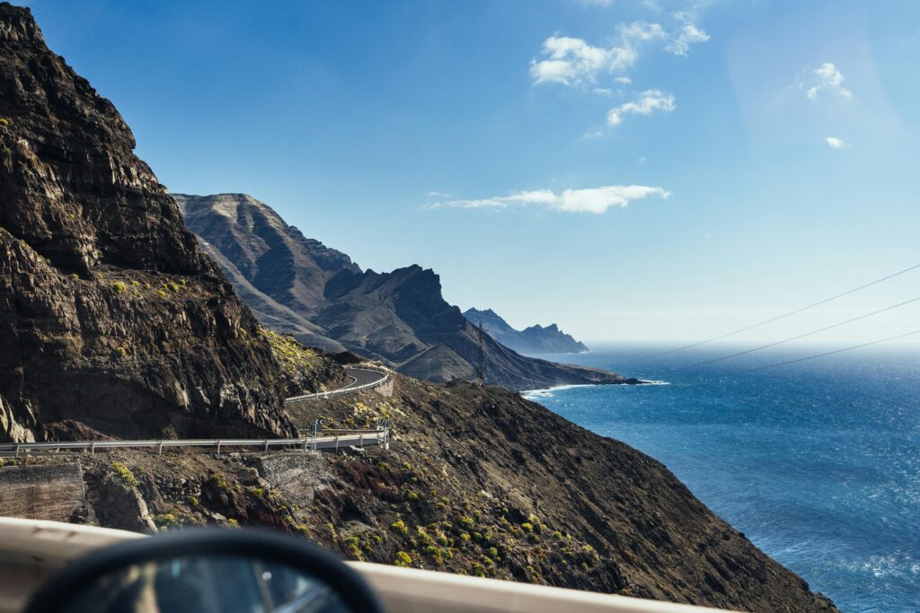 Captivating coastal road on Gran Canaria with stunning ocean views.