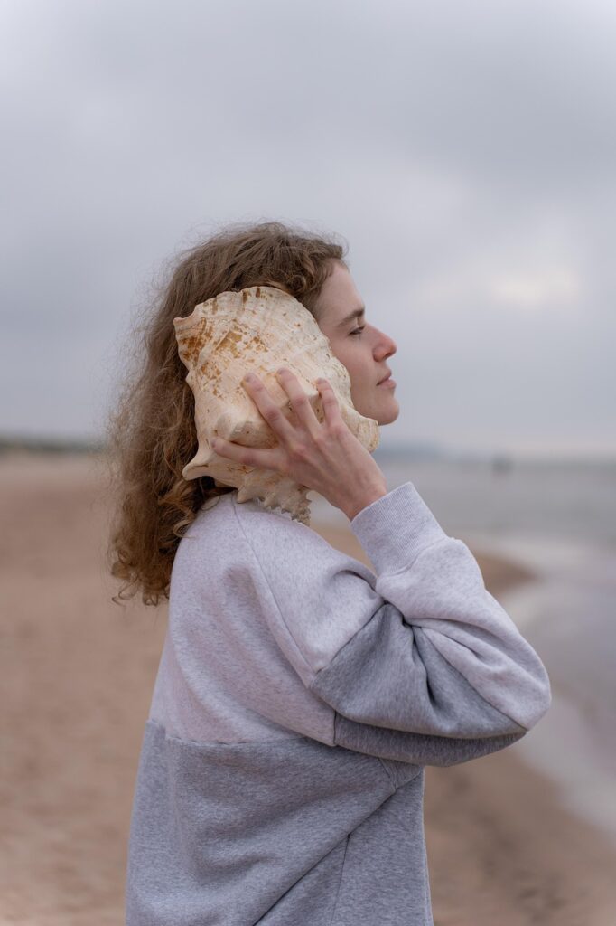 woman, nature, conch shell, beach, lady, beautiful, ocean, oceanside, seaside, communication, phone call, shell, communicate, conversation, happy, smiling, telephone