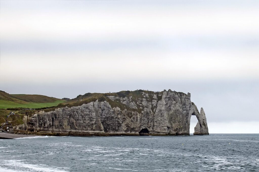 etretat, normandy, rocky coast, rock, cliff, white cliffs, flint, rock needle, nature, aiguille, alabaster coast, france, sea, beach, bay, the département of seine-maritime