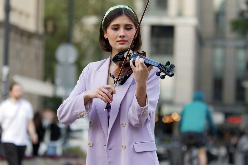 woman, young, girl, busker, talented, playing, violin, classic, public, old town, people, tourism, attraction, charm, mauve, costume, coat, snapshot, city, capital, warsaw, music