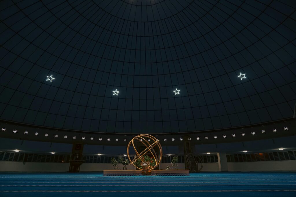 Elegant interior of a modern planetarium in Elâzığ, showcasing a starry dome and sculpture.
