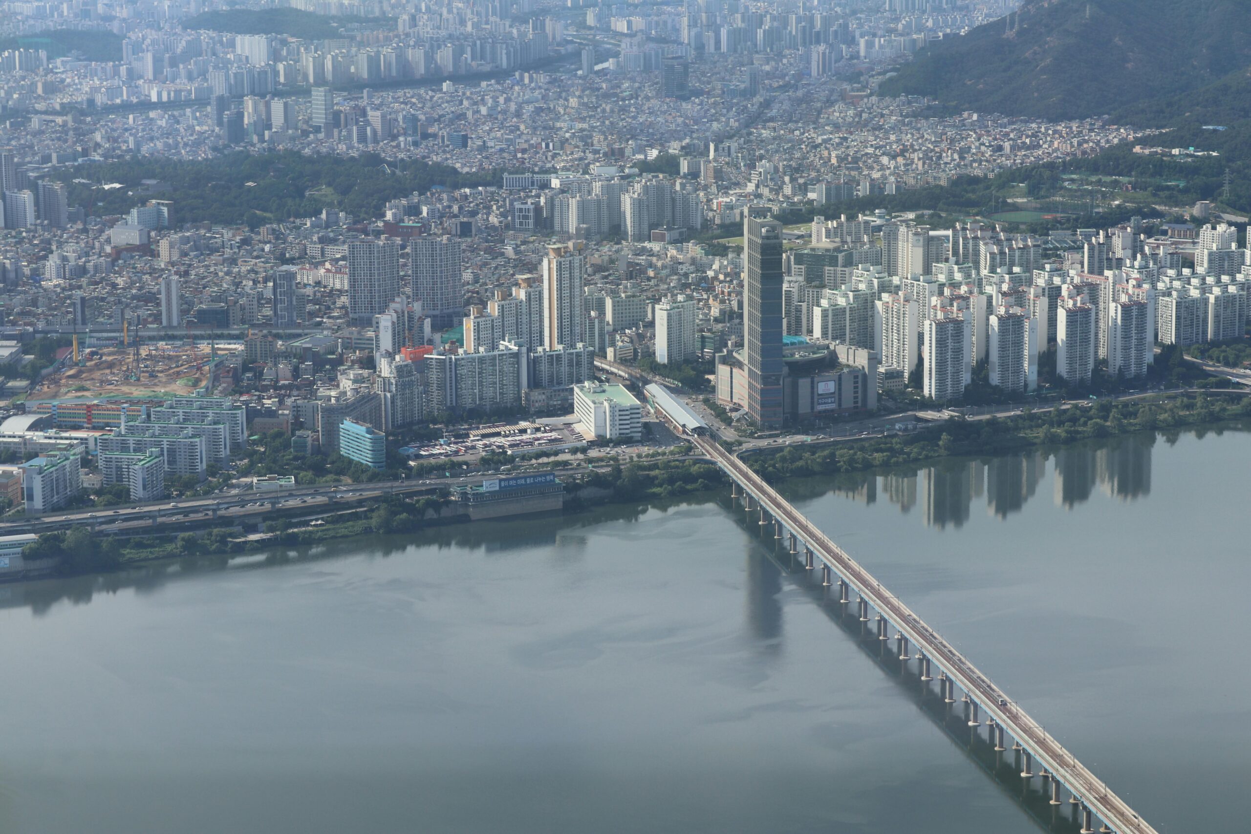 Captivating aerial shot of Seoul city with a bridge over the river.