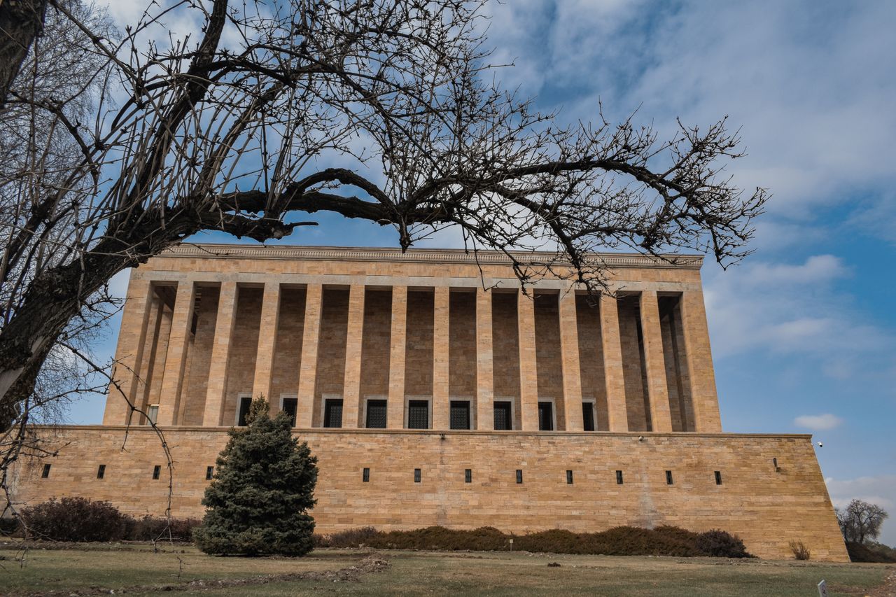 Anıtkabir in Ankara, Türkiye showcasing its grand columns and architectural beauty under a clear sky.